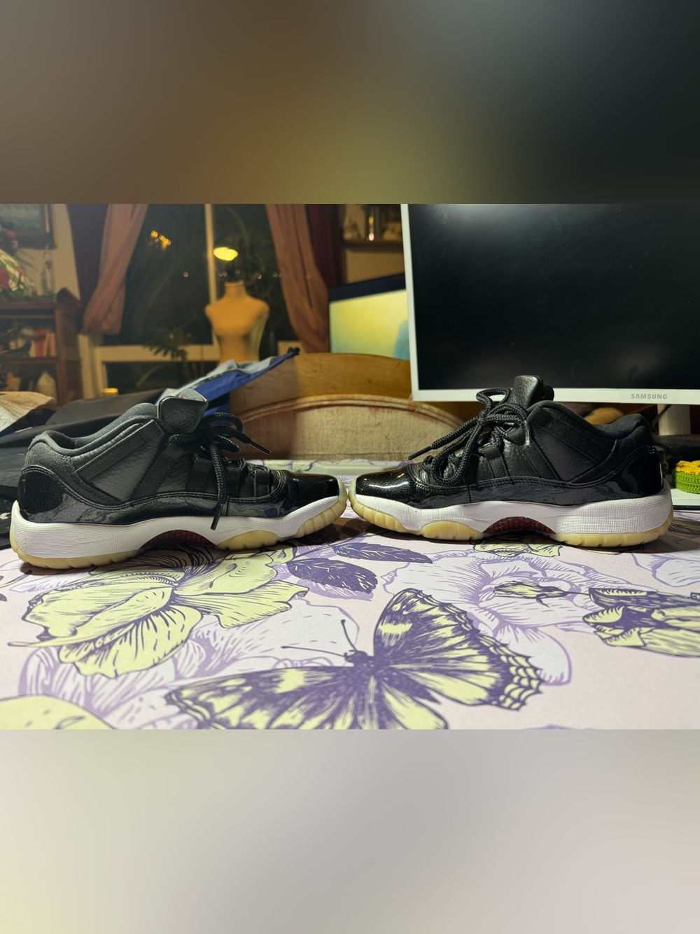 Air Jordan 11 Retro Low 72-10 Black Sneakers Size 4Y / Women’s 7.5